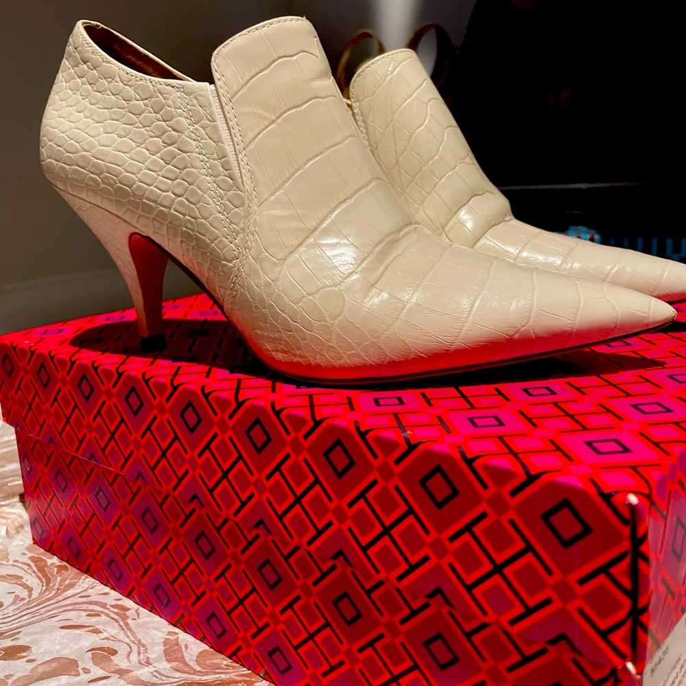 Tory Burch Georgina 80MM Ankle Bootie Croco Emboss in Ivory Size 6M